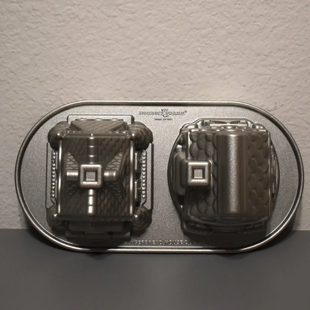 Nordic Ware Gingerbread‎ House Duet Baking Pan